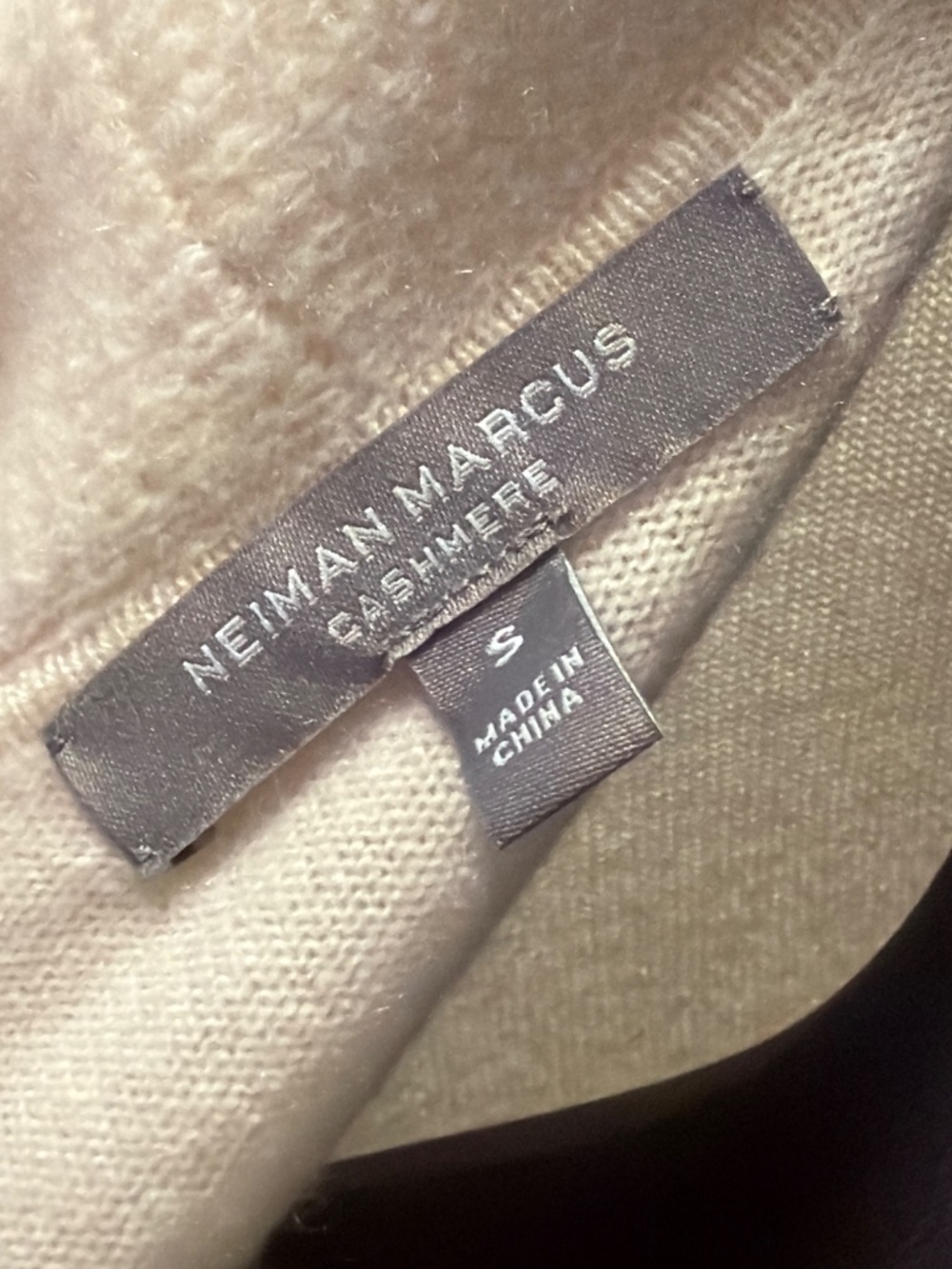 100% Cashmere Neiman Marcus Cream Belted Knit Robe - Picture 14 of 14